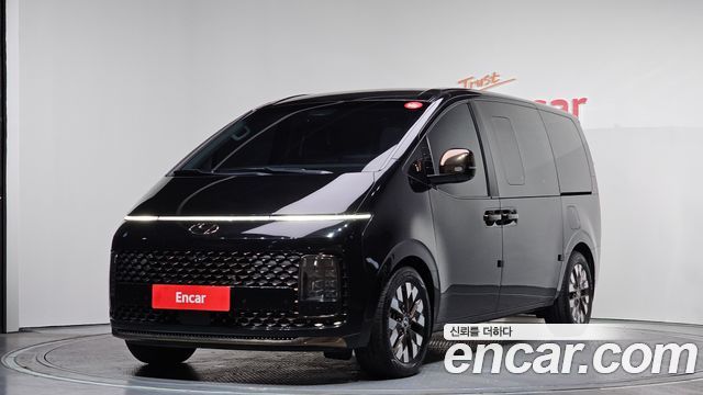 Hyundai Staria 4WD Lounge 7-Seater, 2022