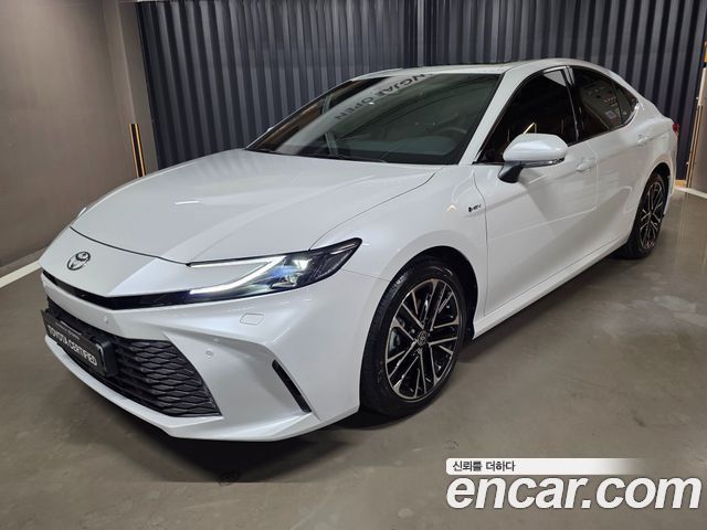Toyota Camry 2.5 XLE Hybrid, 2025