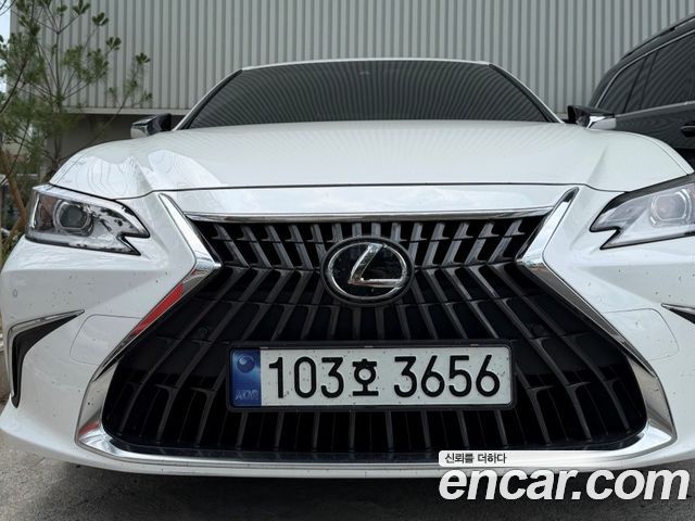 Lexus ES Luxury Plus, 2023