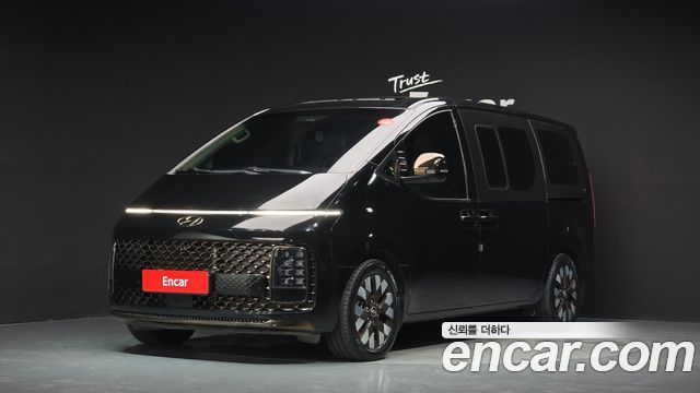 Hyundai Staria 4WD Lounge 7-Seater, 2021