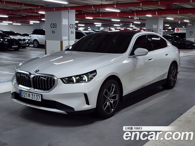BMW 5-Series 520i, 2025