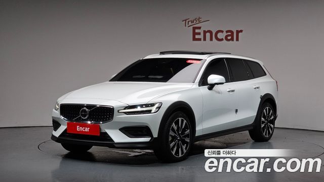 Volvo V60 B5 Ultra AWD, 2024