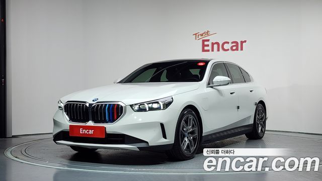 BMW 5-Series 530e, 2025
