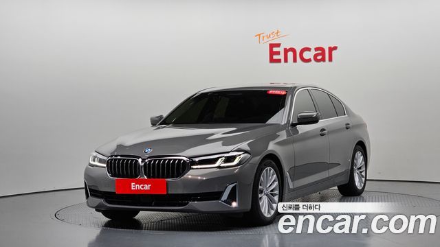 BMW 5-Series 520i Luxury, 2022