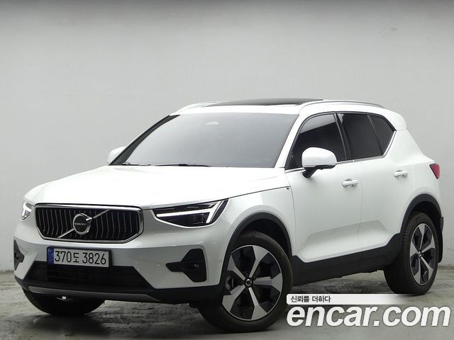 Volvo XC40 B4 Ultimate Bright, 2024