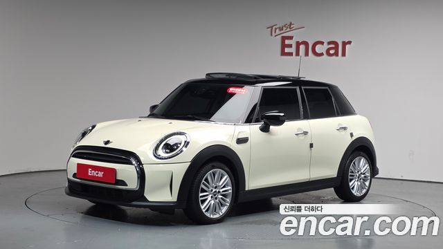 Mini Cooper 5-Door Classic Plus, 2021