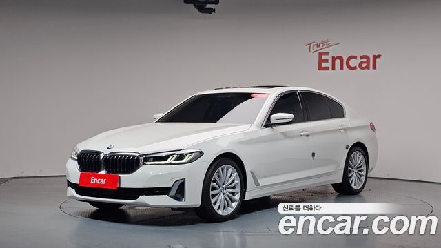 BMW 5-Series 530i Luxury, 2023
