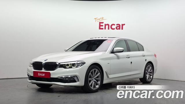 BMW 5-Series 520i Luxury, 2018