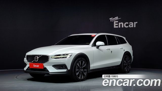 Volvo V60 B5 Ultimate AWD, 2023
