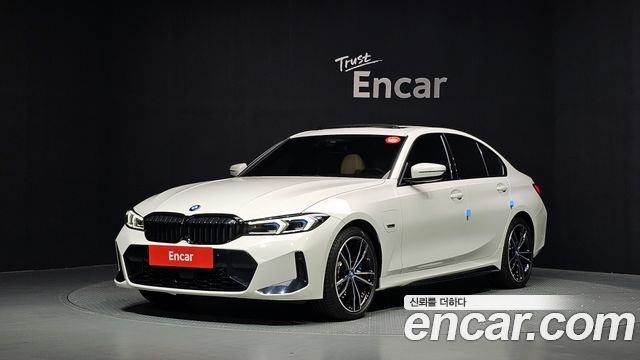BMW 3-Series 330e M Sport, 2023