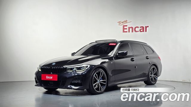 BMW 3-Series 320i Touring M Sports, 2022