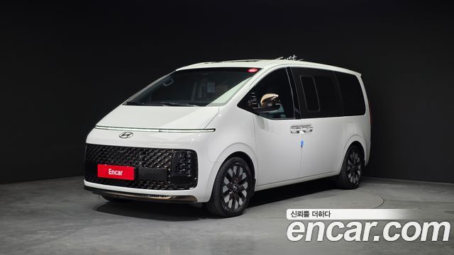 Hyundai Staria 4WD Lounge 7-Seater, 2023