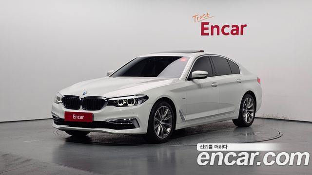 BMW 5-Series 520i Luxury, 2018