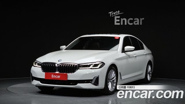 BMW 5-Series 530i Luxury, 2021