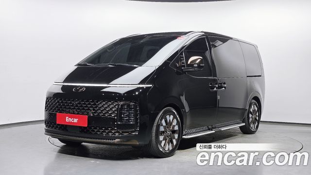 Hyundai Staria 4WD Lounge 9-Seater, 2022