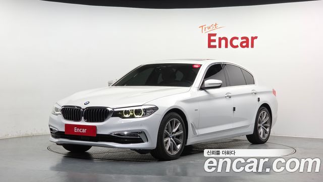 BMW 5-Series 520i Luxury, 2018