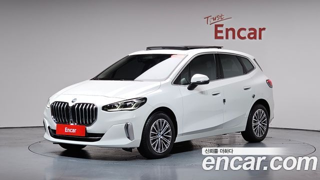 BMW 2-Series 220i Luxury, 2023
