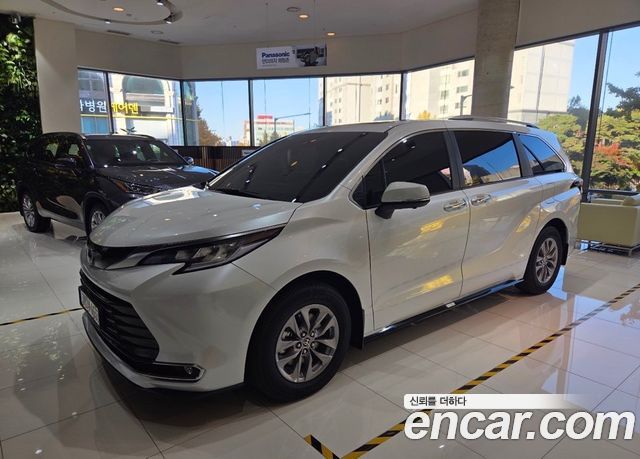 Toyota Sienna 2.5 Hybrid AWD, 2025