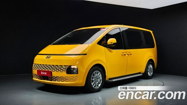 Hyundai Staria 4WD Tourer 11-Seater, 2022