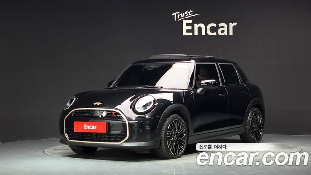 Mini Cooper 5 Door Favoured, 2024