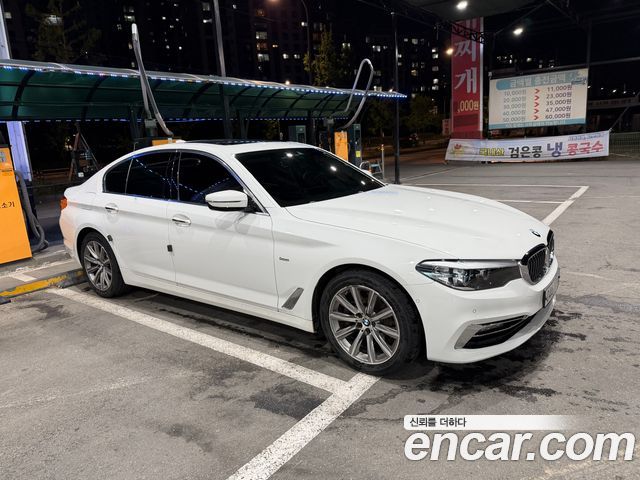 BMW 5-Series 520i Luxury, 2018