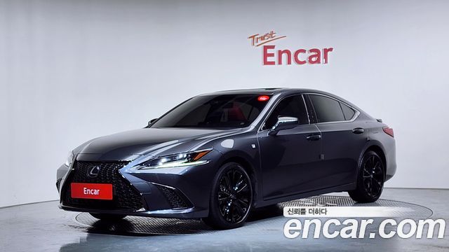 Lexus ES F-Sport, 2022