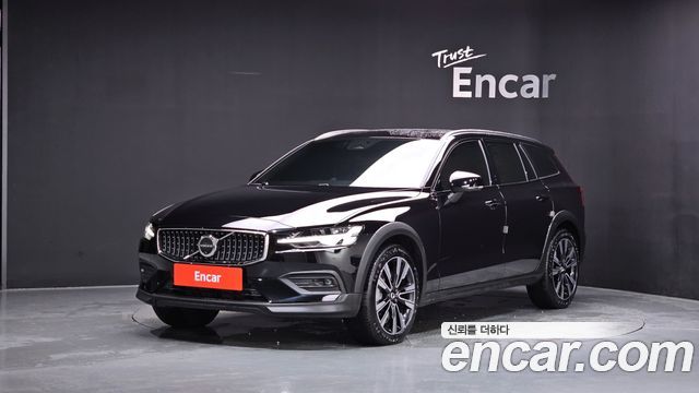 Volvo V60 B5 Ultra AWD, 2025