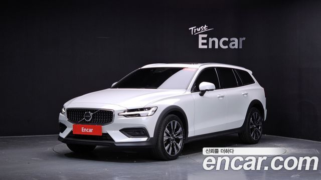 Volvo V60 B5 Ultra AWD, 2025