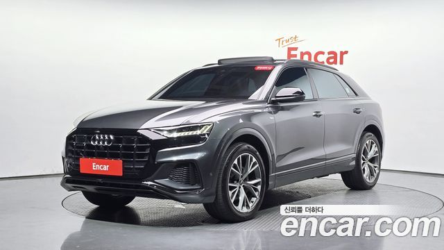 Audi Q8 55 TFSI Quattro Premium, 2022