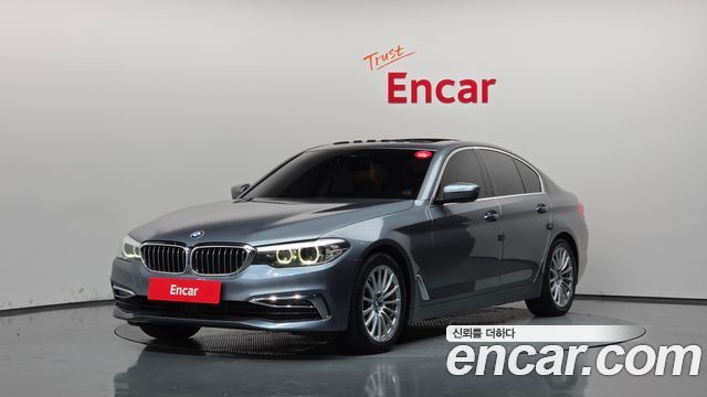 BMW 5-Series 520i Luxury, 2019