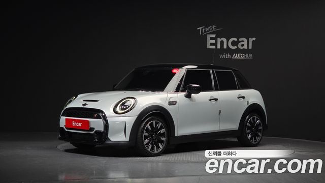 Mini Cooper 5Door Classic Launch Pack, 2021