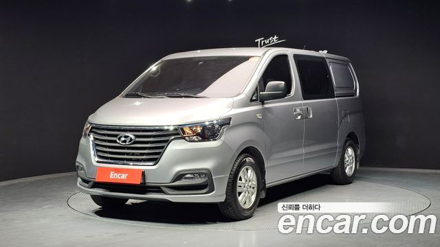 Hyundai Starex Van 5-Seater, 2020