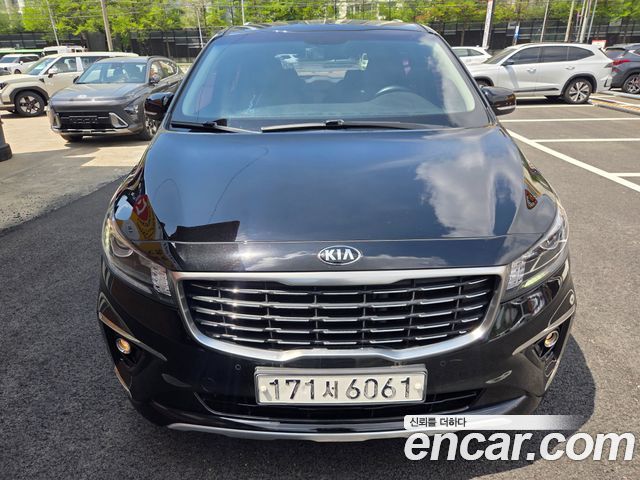 Kia Canival 9-Seater Luxury, 2019