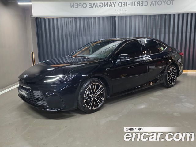 Toyota Camry 2.5 XLE Hybrid, 2025