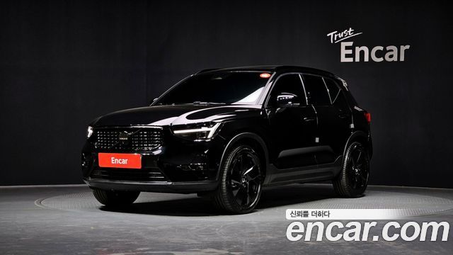 Volvo XC40 B4 Black Edition, 2025