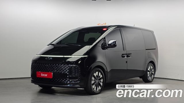 Hyundai Staria 4WD Lounge 9-Seater, 2022