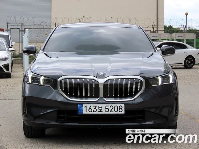 BMW 5-Series 520i, 2024