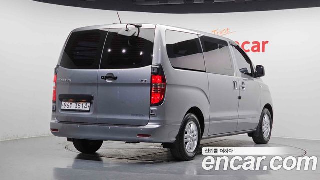 Hyundai Starex Van 5-Seater, 2019