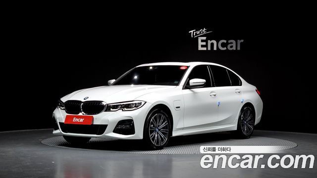 BMW 3-Series 320e M Sports, 2022