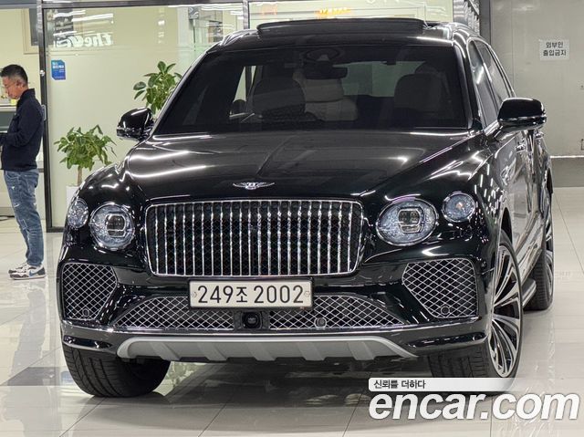 Bentley Bentayga 4.0 V8 EWB First Edition, 2024