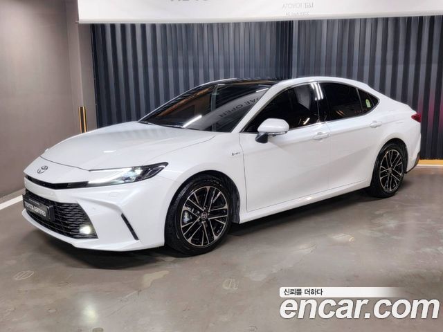 Toyota Camry 2.5 XLE Premium Hybrid, 2025