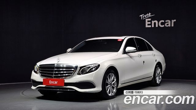 Mercedes-Benz E-Class E300 4MATIC Exclusive Standard, 2018
