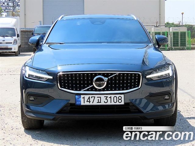 Volvo V60 B5 Ultimate AWD, 2022