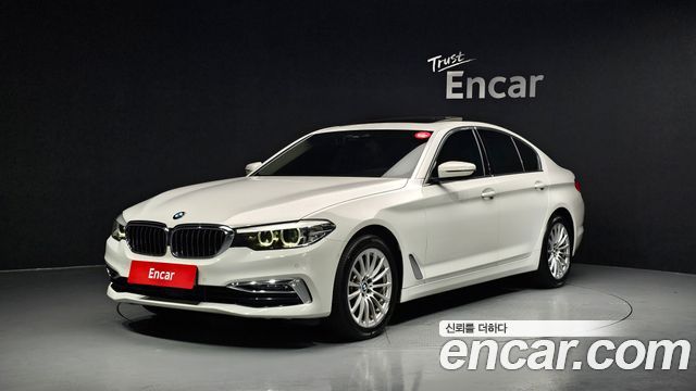 BMW 5-Series 520i Luxury, 2020