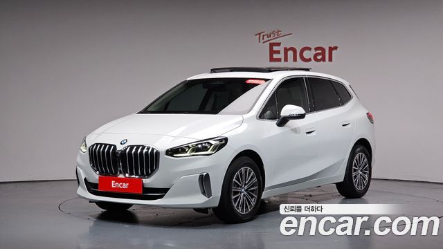 BMW 2-Series 220i Luxury, 2024