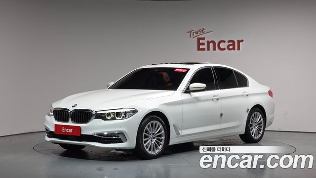 BMW 5-Series 520i Luxury, 2020