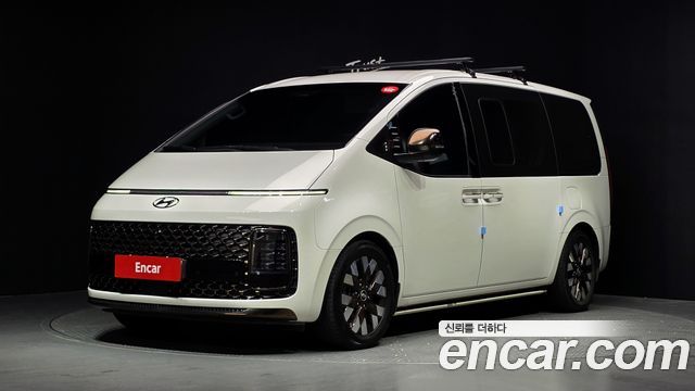 Hyundai Staria 4WD Lounge 7-Seater, 2021