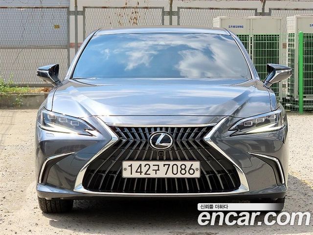 Lexus ES Executive, 2023