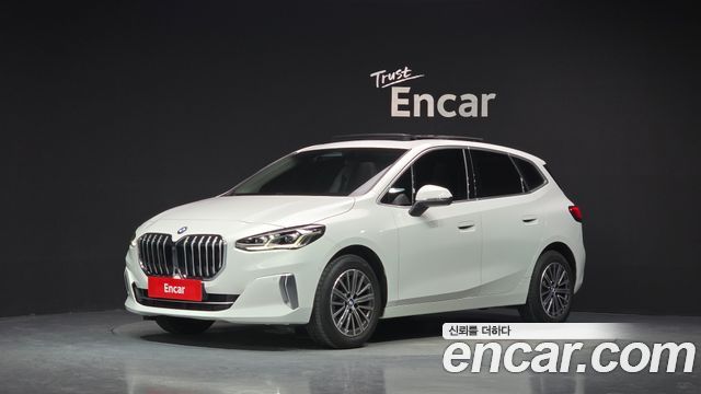 BMW 2-Series 220i Luxury, 2024