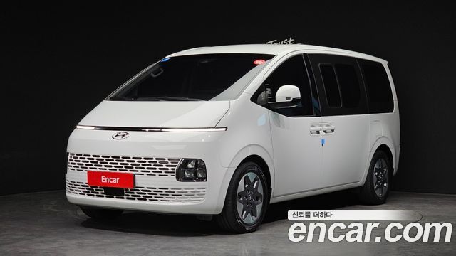 Hyundai Staria 4WD Tourer 11-Seater, 2022